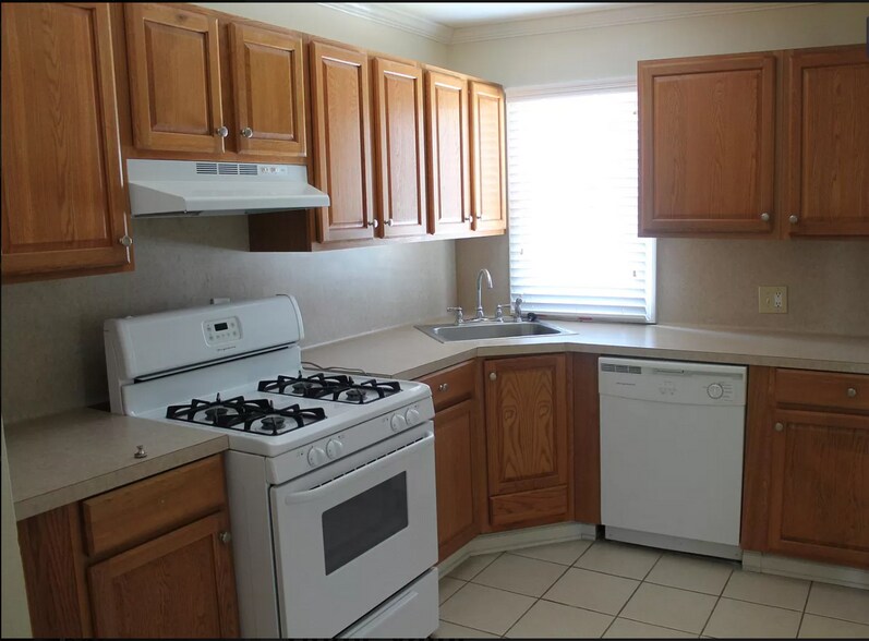 Building Photo - 2631 Rittiner Dr