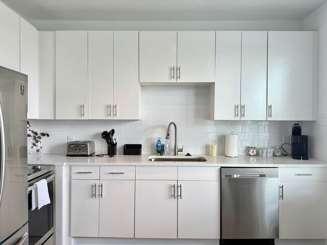 Building Photo - 542 Boulevard NE