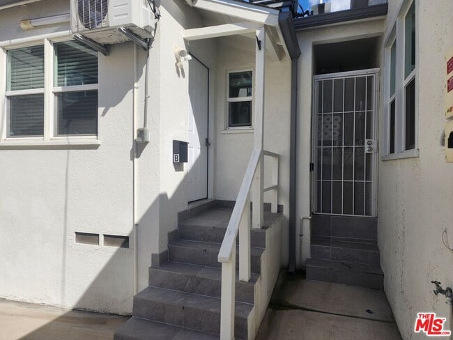 Building Photo - 383 Harvey Dr