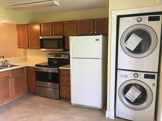 Kitchen/In-home W/D - 144 Reserve Cir