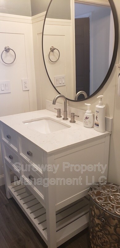 Building Photo - 1505 Saxony Dr