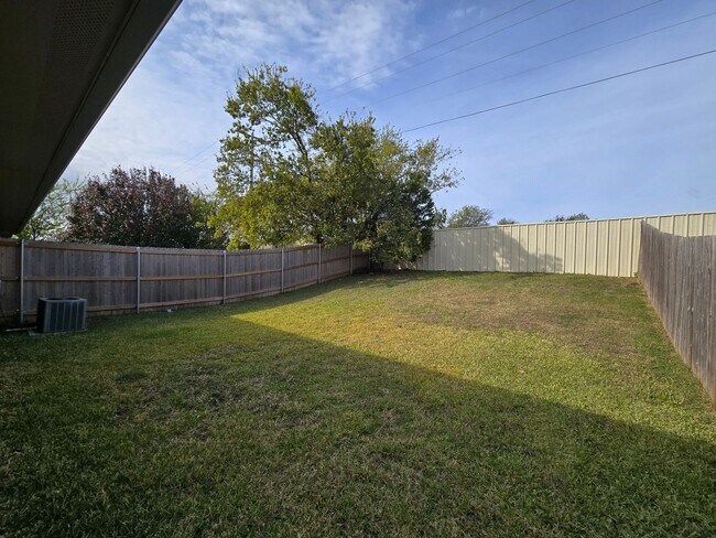 Building Photo - RENT REDUCTION - AVAILABLE NOW!