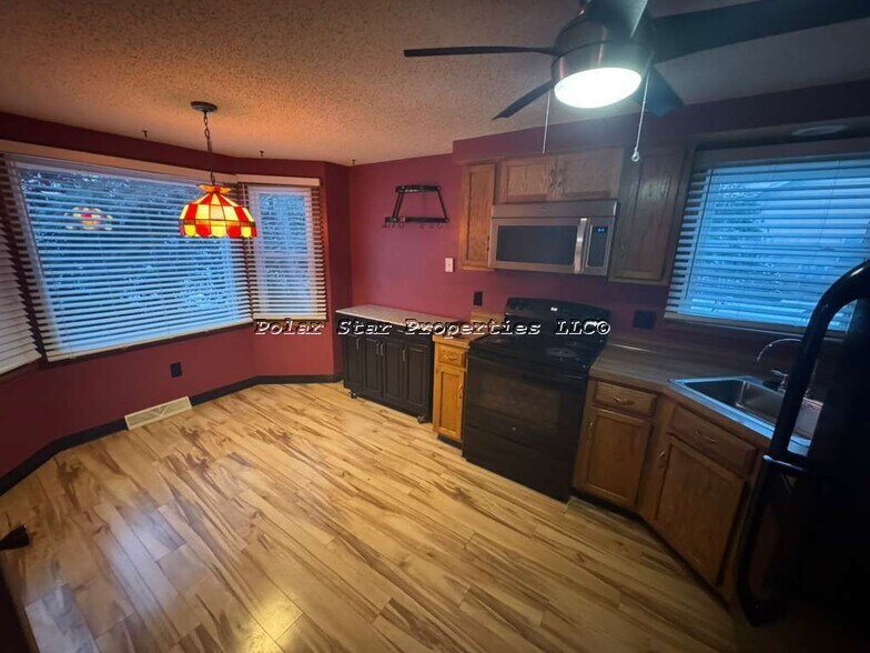 Building Photo - 767 Robin Rd