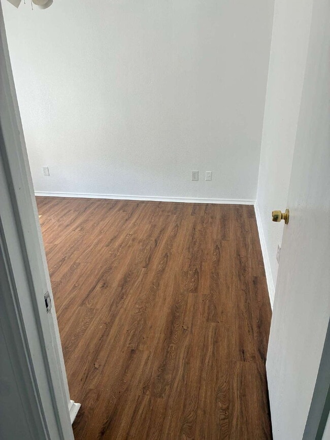 Building Photo - Four Bedroom/ Two and a Half Bed Home Near Brooks City Base