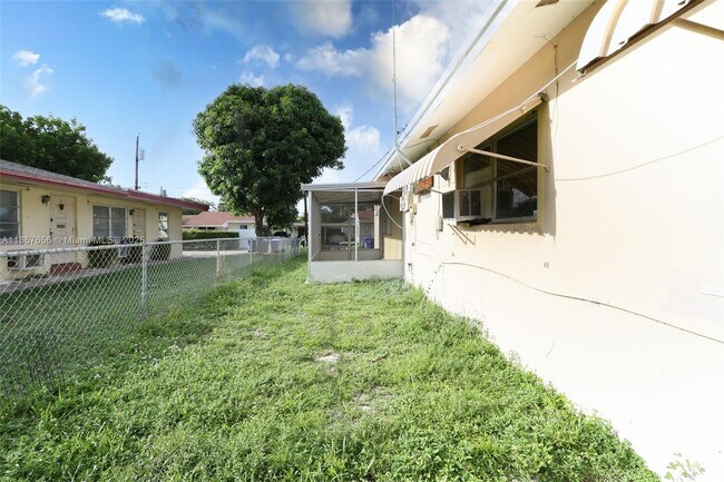 Building Photo - 1504 N 24th Ave