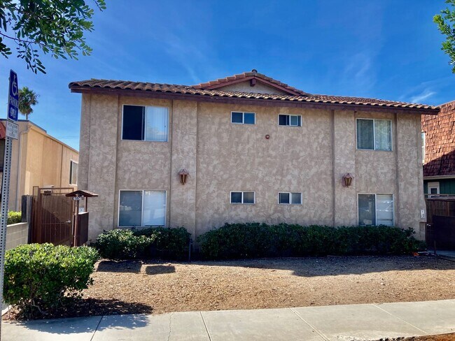 Primary Photo - 1 Bed, 1 Bath North Park $500 Move-in Credit