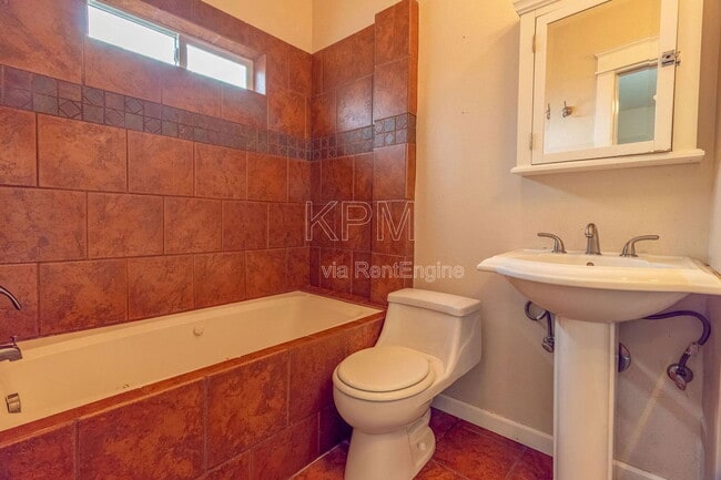 Building Photo - 1428 Picardy Dr