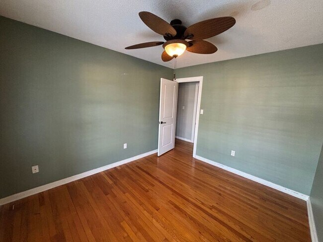 Building Photo - 5327 Chantilly Ln