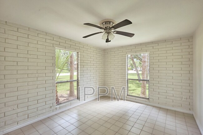 Building Photo - 5108 Manana Cir
