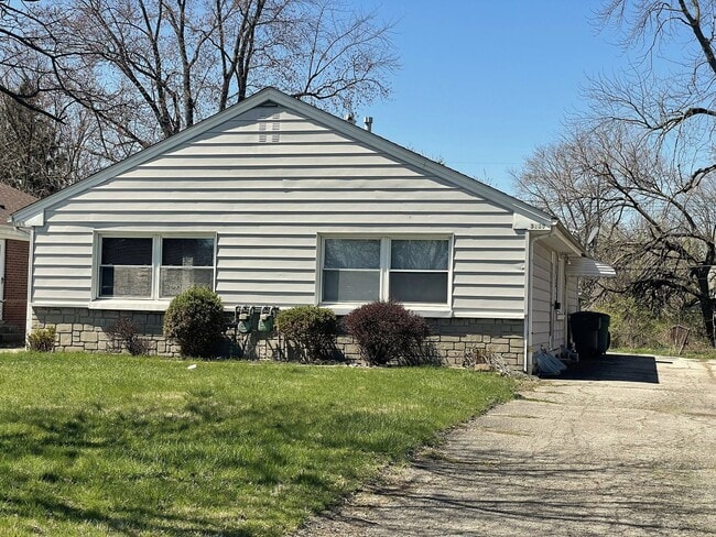 Primary Photo - 3137 Maize Rd