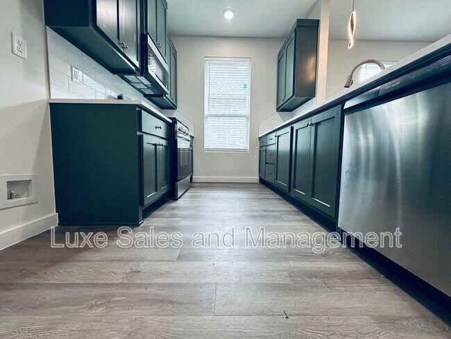 Building Photo - 16305 Villa Valeria Way