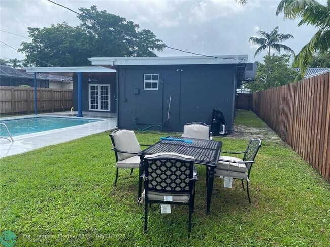 Building Photo - 4115 Madison St