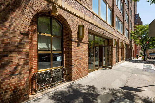 Entrance - Kenton Place