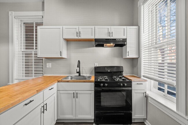 Building Photo - Extremely Spacious and Bright 2-Bedroom Apartment on Cherokee Street