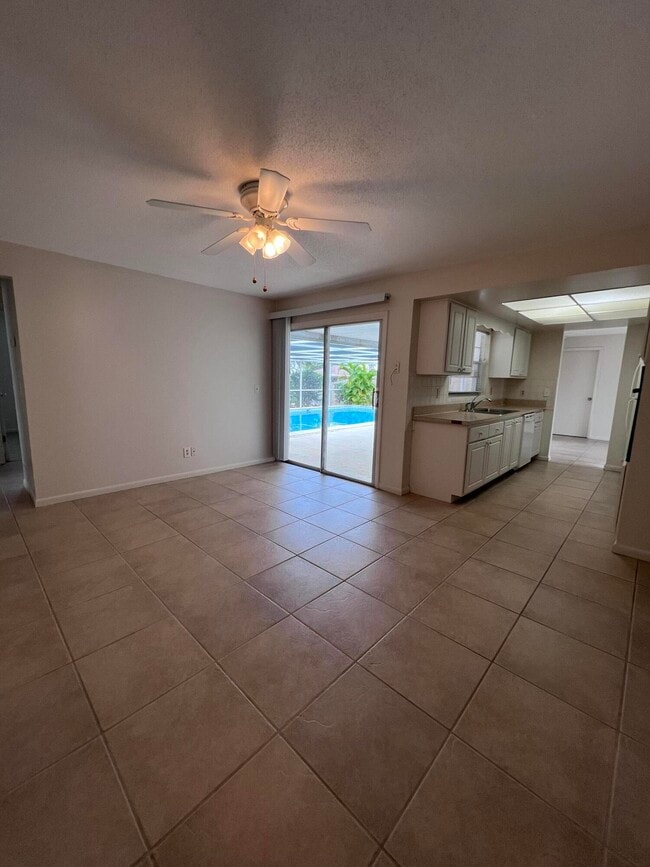 Building Photo - 350 Orion Ct