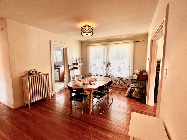 Building Photo - Charming 1920's Single family home near Scott Stadium & UVA for Rent