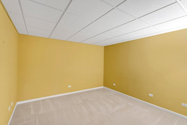 Building Photo - 3N812 John Greenleaf Whittier Pl