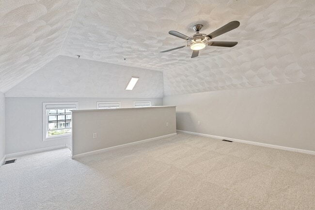 Building Photo - 555 Main St