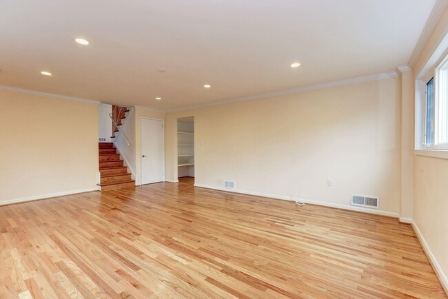 Building Photo - 9718 Holmhurst Rd