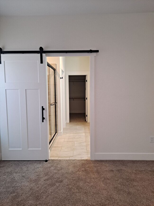 Building Photo - ALL PROSPECTIVE TENANTS MUST SUBMIT A $58 ...