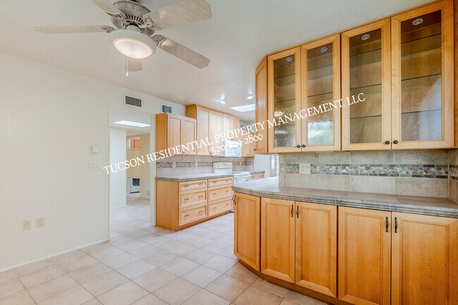Building Photo - 5084 N Camino Del Lazo