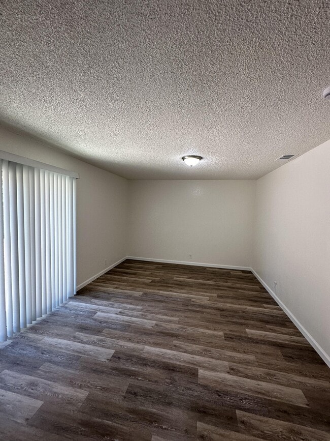 Building Photo - 1107 E Sunnyview Ave