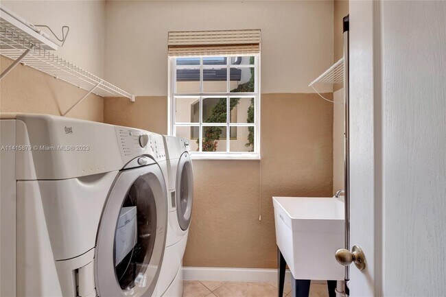 Building Photo - 14443 SW 12th Ln