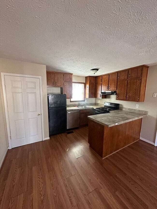 Building Photo - NOW READY! 1 bedroom 1 bath unit!