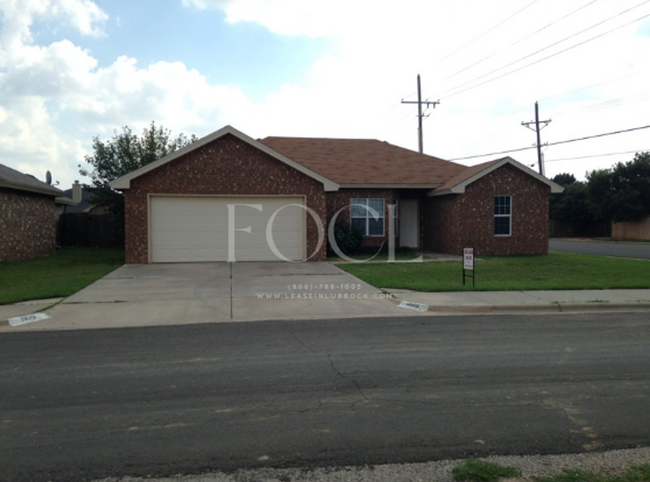 Primary Photo - 3 bed 2 bath 2 car garage