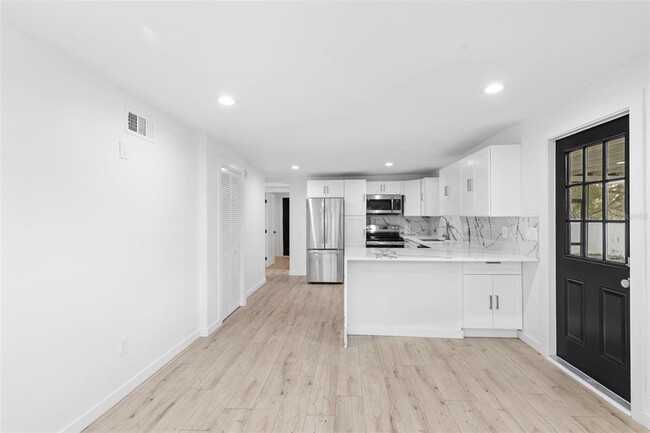 Building Photo - 715 W Bougainvillea Ave