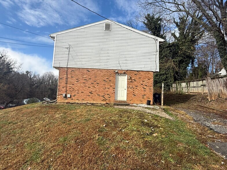 Building Photo - 1836 Greenbrier Ave SE