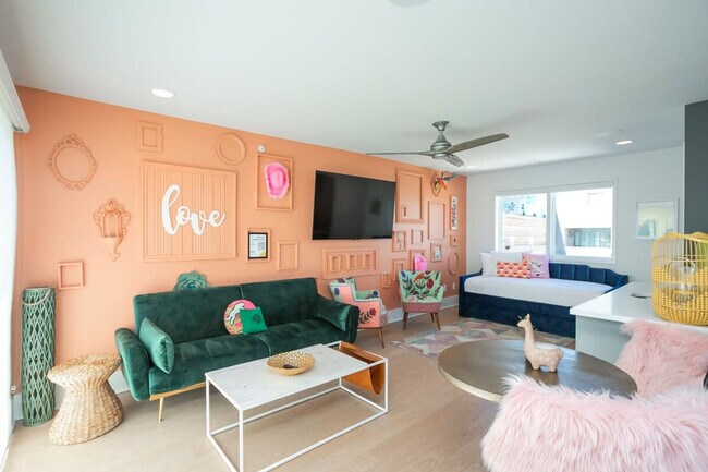 Building Photo - 400 33rd Ave N