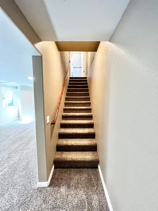 Building Photo - Beautiful 3 Bed, 3 1/2 Bath Townhome in We...