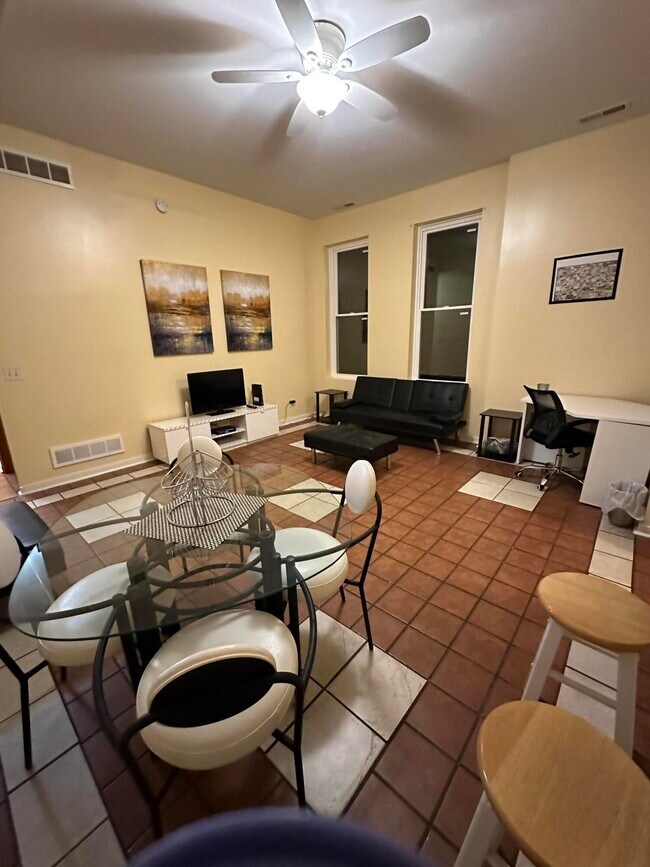 Building Photo - 646 Monmouth St