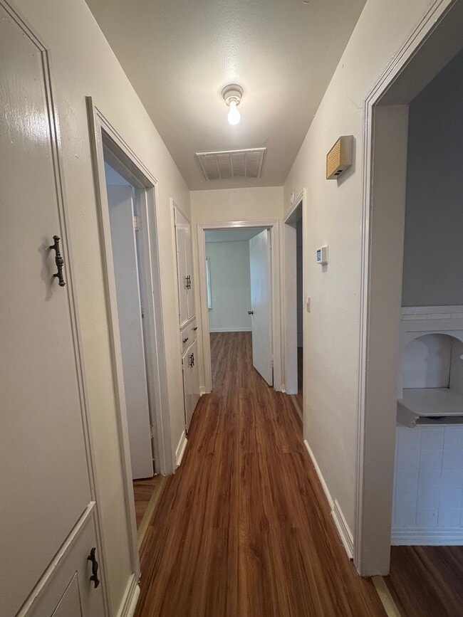 Building Photo - Located Avondale!!! 2/1 CH/A