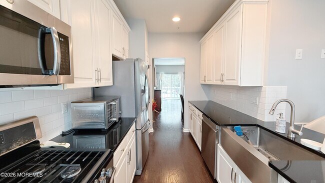 Building Photo - 110 Halliard Dr