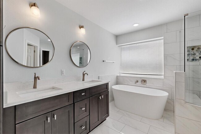 Building Photo - 15114 Wells Port Dr