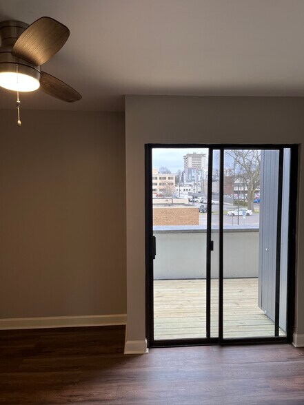 Building Photo - 2125 Blakemore Ave