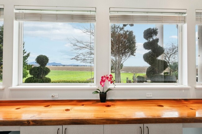 Building Photo - 15541 Bradshaw Rd