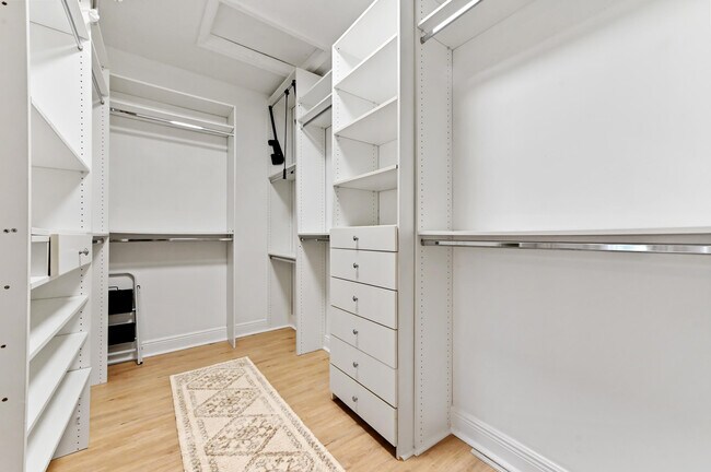 Building Photo - 642 NW 38th Cir