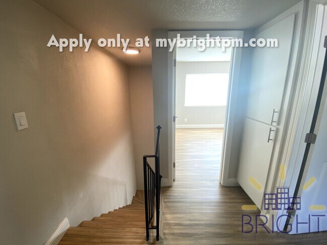 Building Photo - Recently Renovated 2 Bedroom 1 Bath, Two-Level Apartment-Great Midtown location!