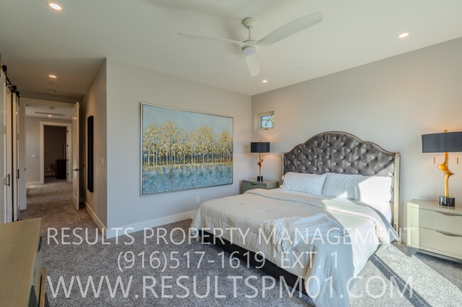 Building Photo - Stunning luxury custom home! 4 bedrooms heart of Fairoaks