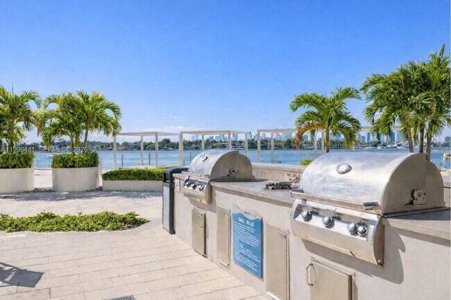 Building Photo - 1035 West Ave