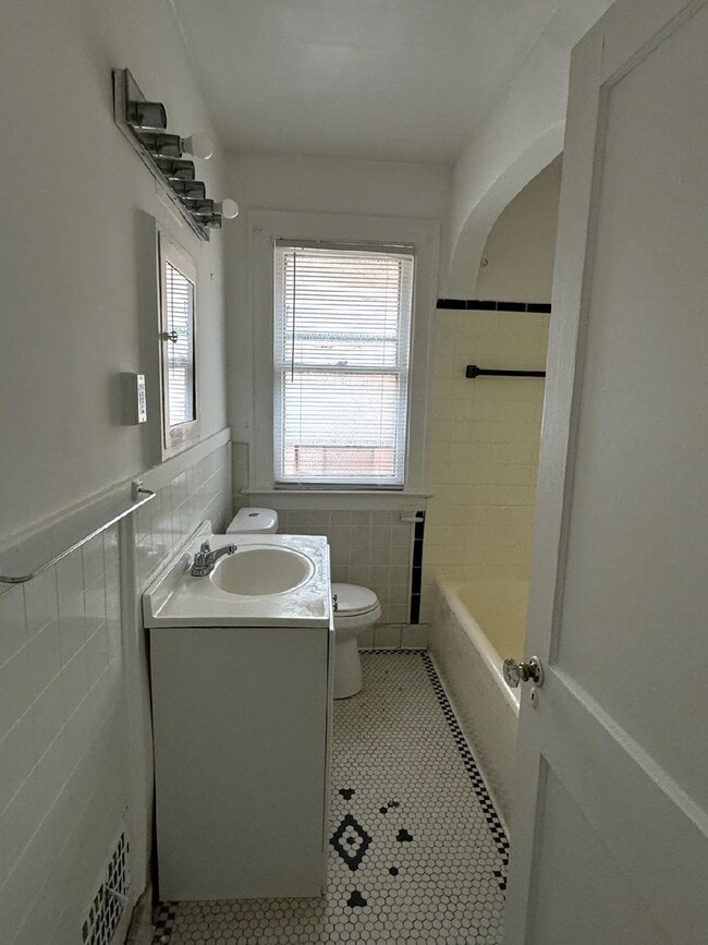Building Photo - 15537 Normandy St