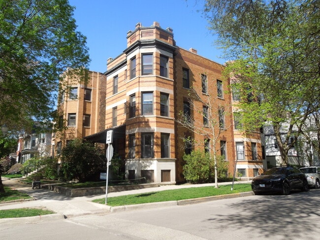 Building Photo - 3501 N Janssen Ave