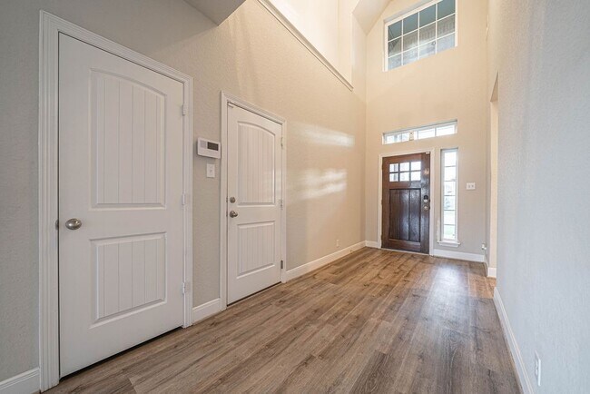 Building Photo - 830 Rench