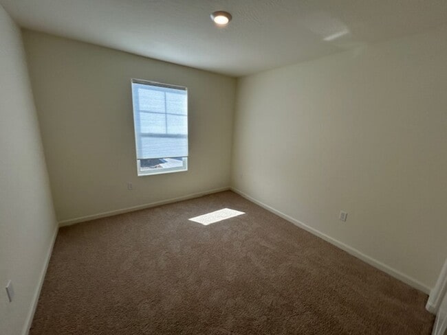 Building Photo - 1902 W Meadow Ct