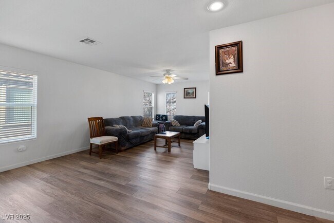 Building Photo - 6717 Yellowhammer Pl