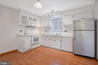 Building Photo - 606 Meadow Woods Ln