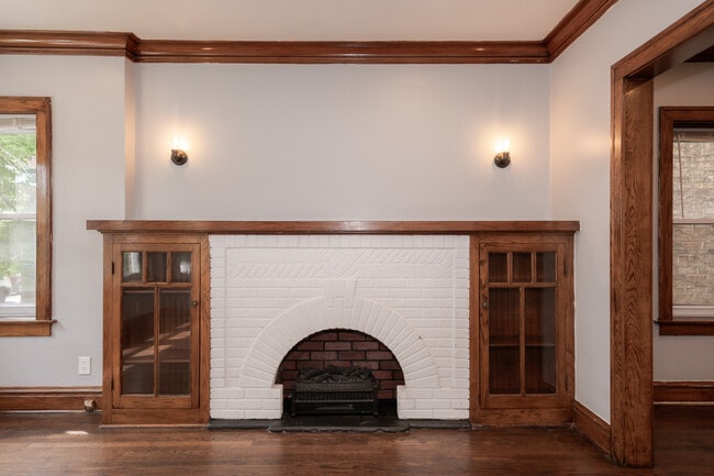Building Photo - 3312 N Kostner Ave